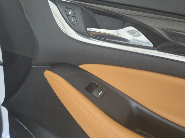 Buick Enclave Vehicle Full-screen Gallery Image 26