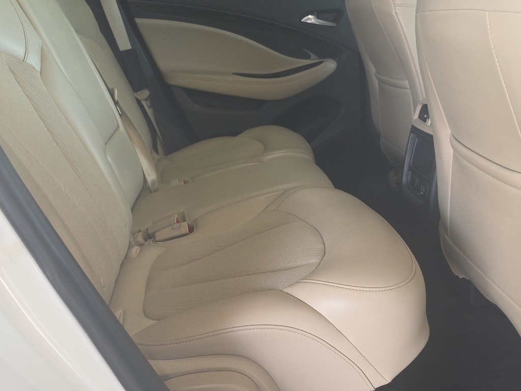Buick Envision Vehicle Full-screen Gallery Image 11