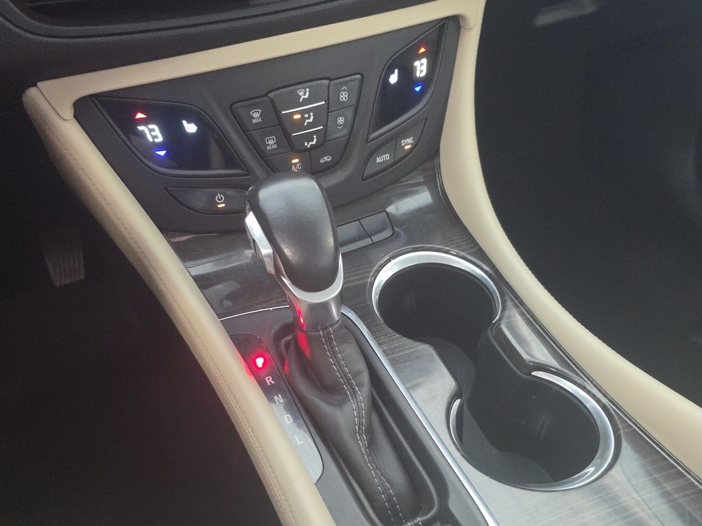 Buick Envision Vehicle Full-screen Gallery Image 17