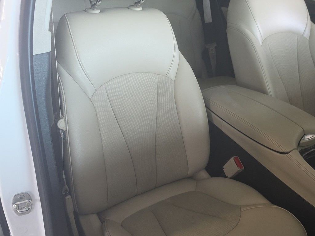 Buick Envision Vehicle Full-screen Gallery Image 19