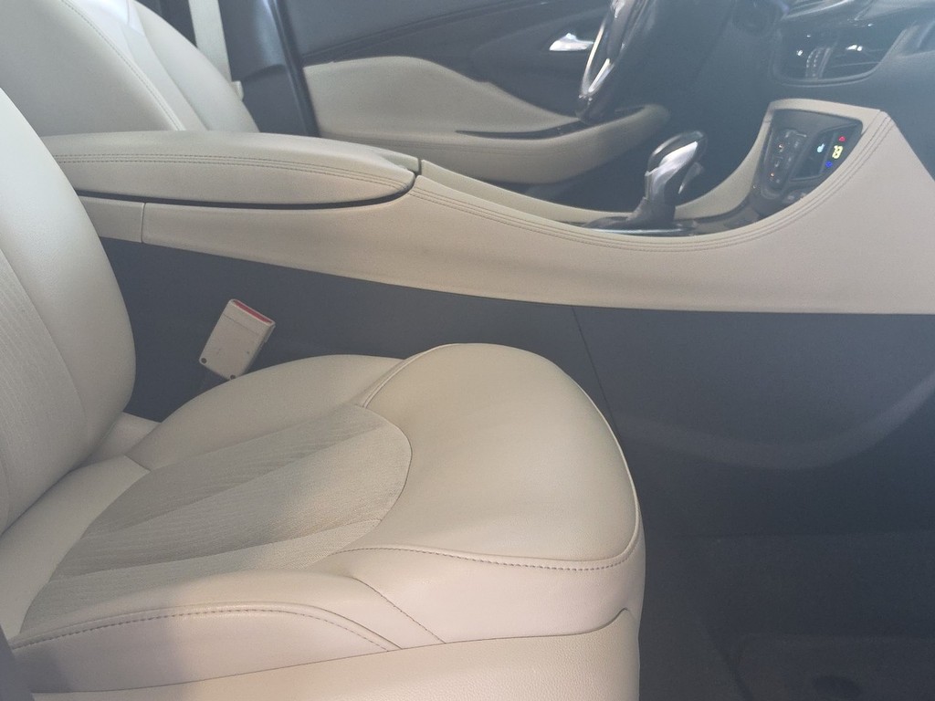 Buick Envision Vehicle Full-screen Gallery Image 22
