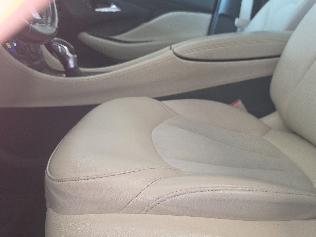 Buick Envision Vehicle Full-screen Gallery Image 23