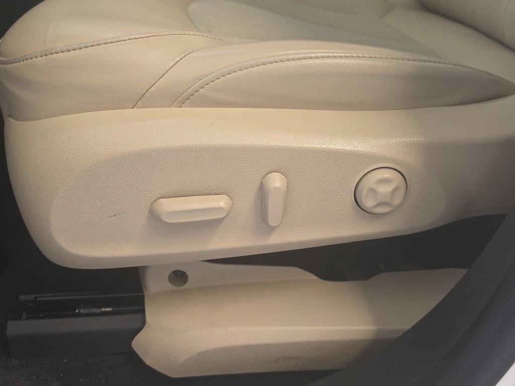 Buick Envision Vehicle Full-screen Gallery Image 24