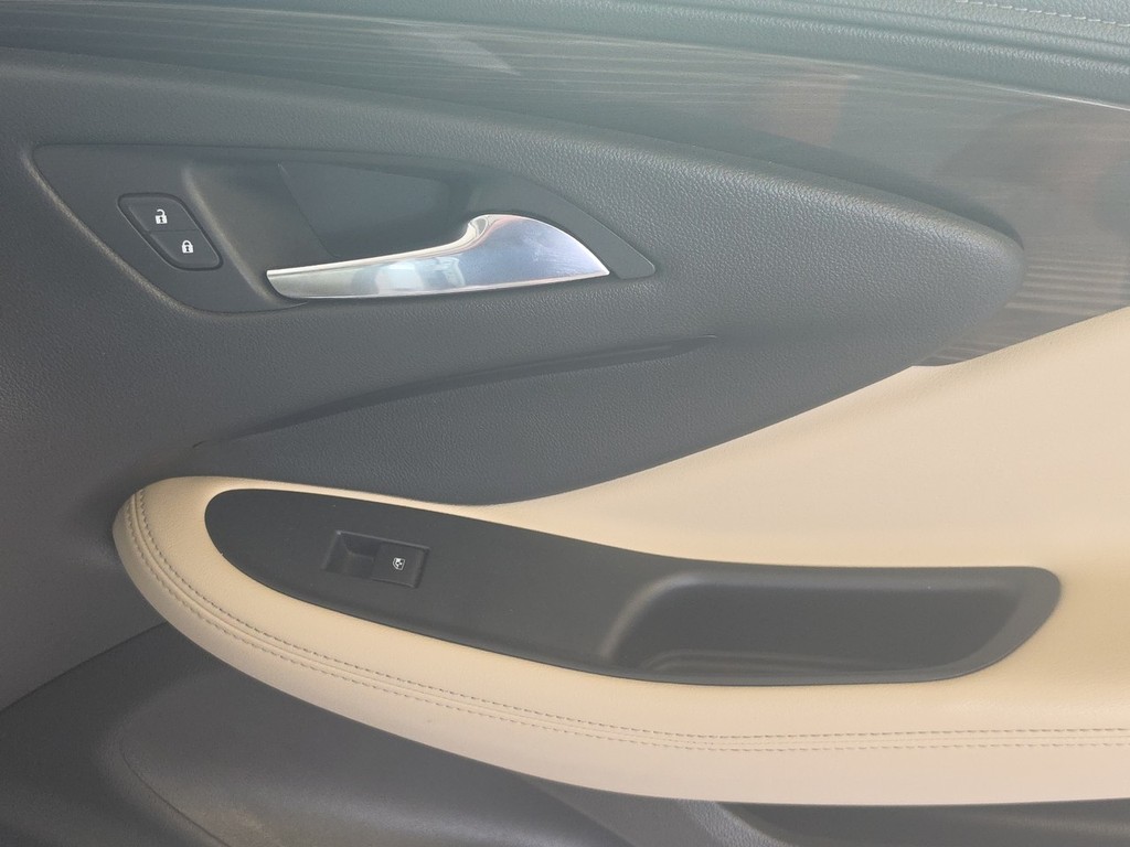 Buick Envision Vehicle Full-screen Gallery Image 26