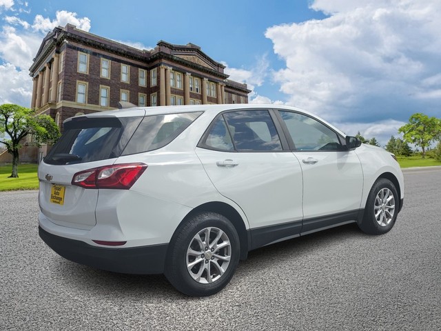 Chevrolet Equinox Vehicle Full-screen Gallery Image 3