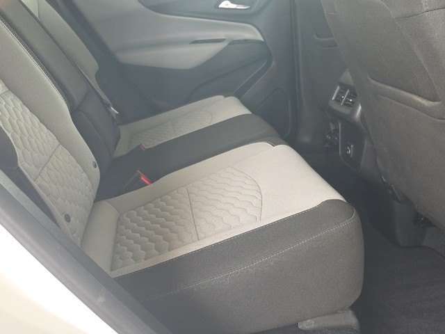 Chevrolet Equinox Vehicle Full-screen Gallery Image 11