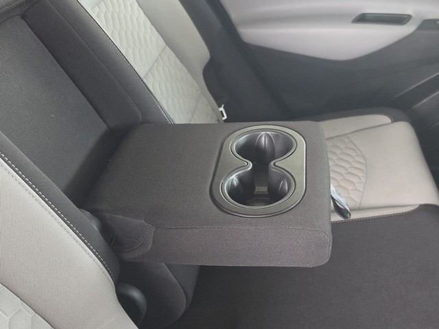 Chevrolet Equinox Vehicle Full-screen Gallery Image 12
