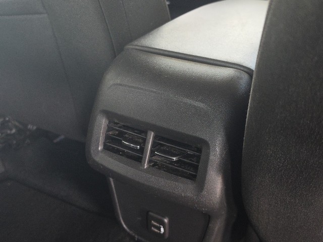 Chevrolet Equinox Vehicle Full-screen Gallery Image 13