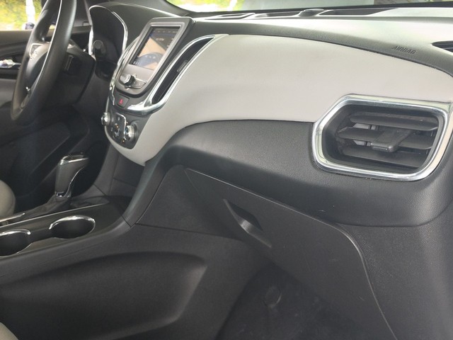 Chevrolet Equinox Vehicle Full-screen Gallery Image 14
