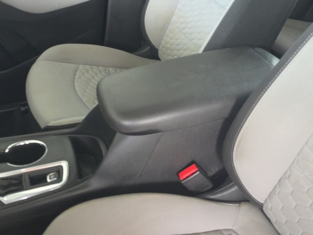 Chevrolet Equinox Vehicle Full-screen Gallery Image 18