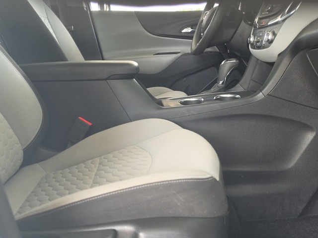 Chevrolet Equinox Vehicle Full-screen Gallery Image 22
