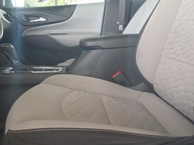 Chevrolet Equinox Vehicle Full-screen Gallery Image 23