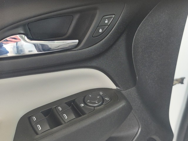 Chevrolet Equinox Vehicle Full-screen Gallery Image 25