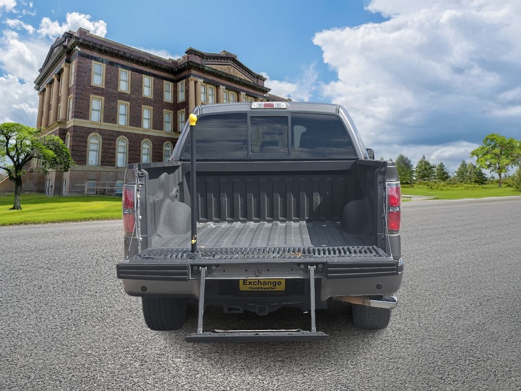 Ford F-150 Vehicle Full-screen Gallery Image 5