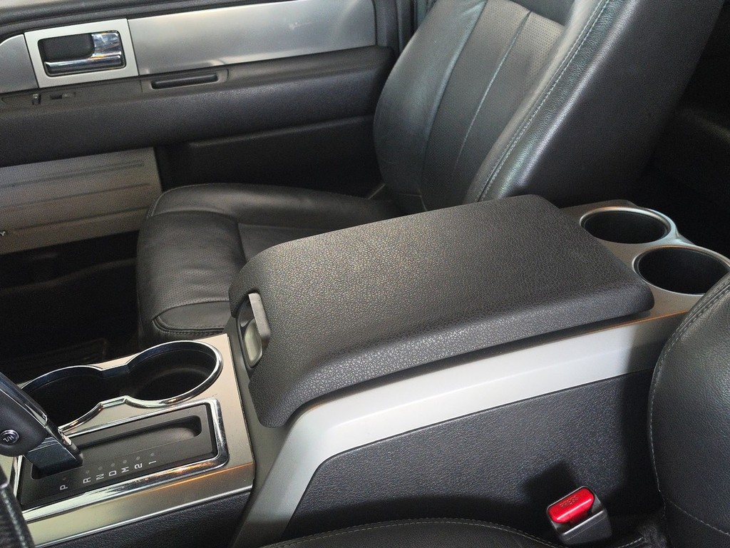 Ford F-150 Vehicle Full-screen Gallery Image 17