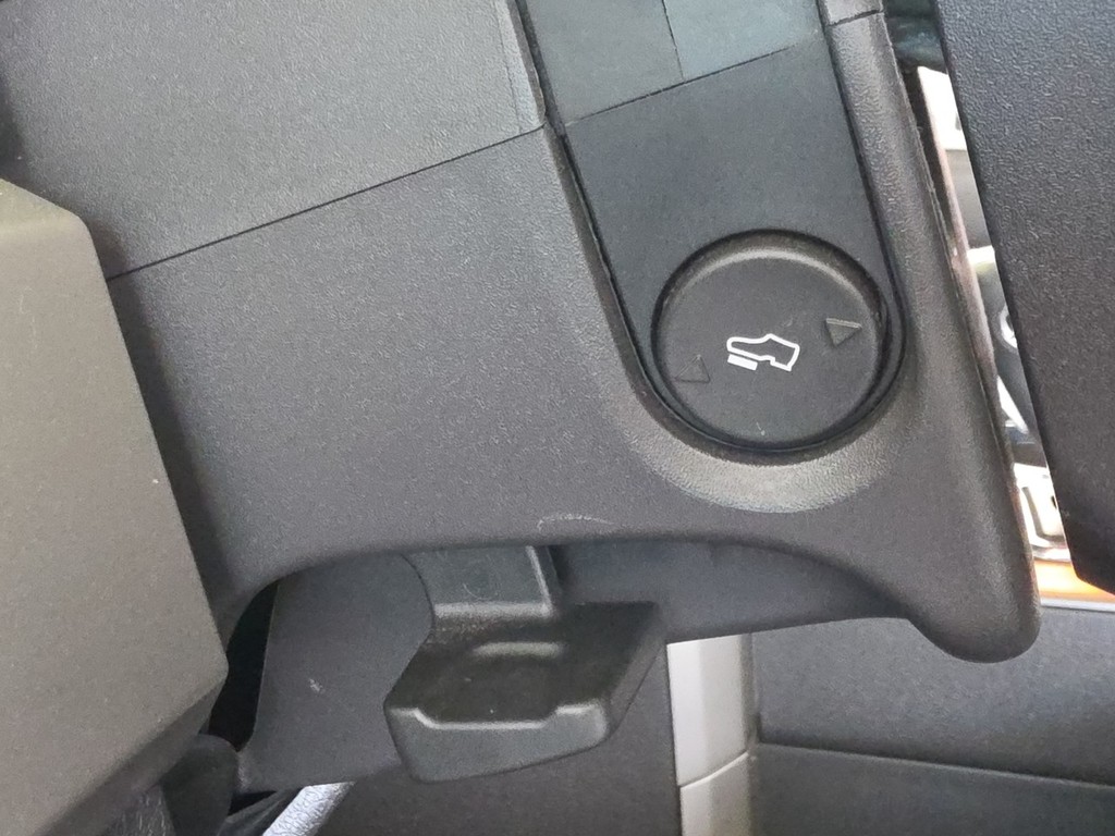 Ford F-150 Vehicle Full-screen Gallery Image 23