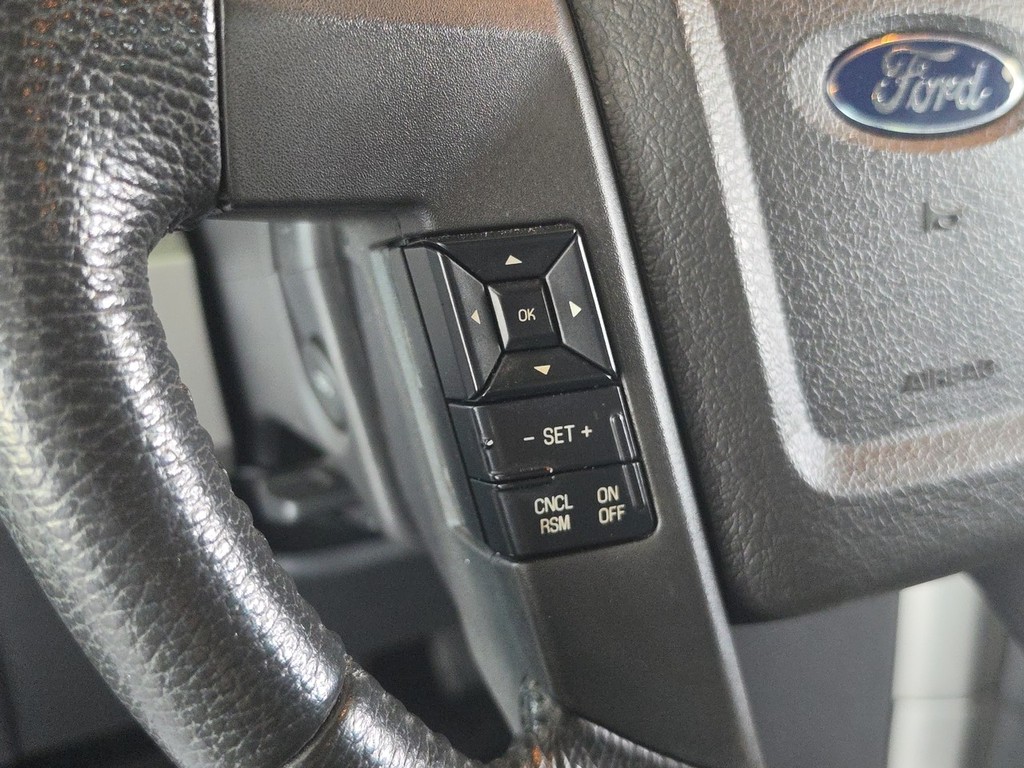 Ford F-150 Vehicle Full-screen Gallery Image 27