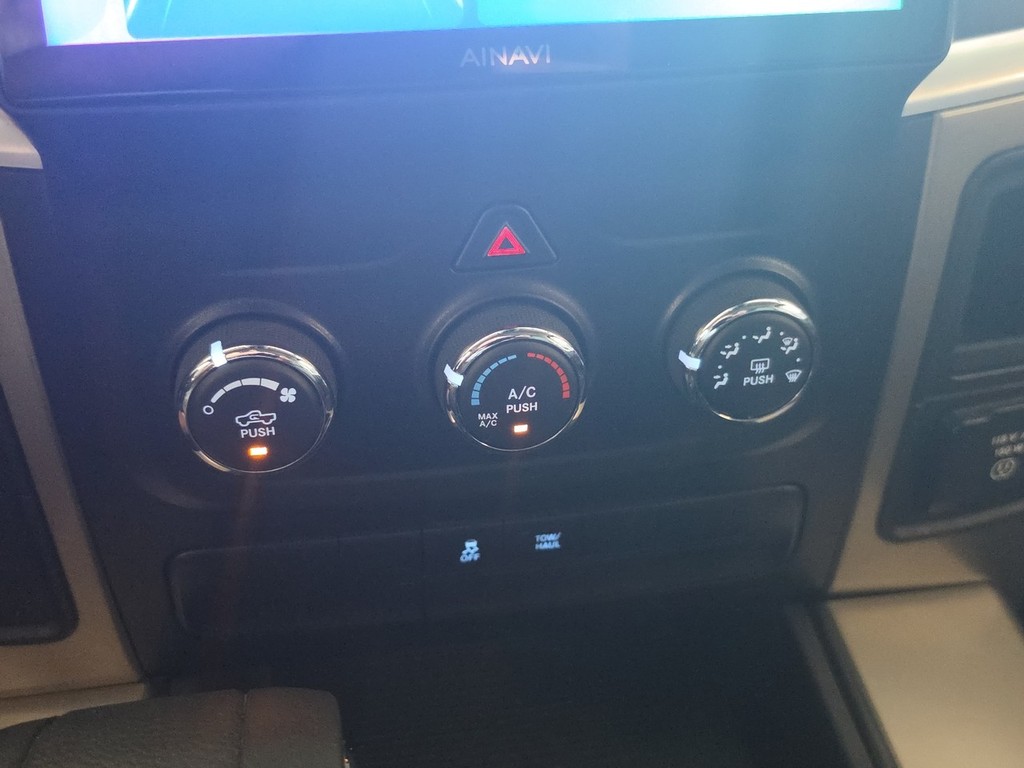 Ram 1500 Vehicle Full-screen Gallery Image 32