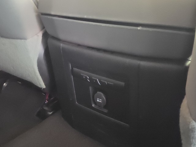 Ram 1500 Vehicle Full-screen Gallery Image 12