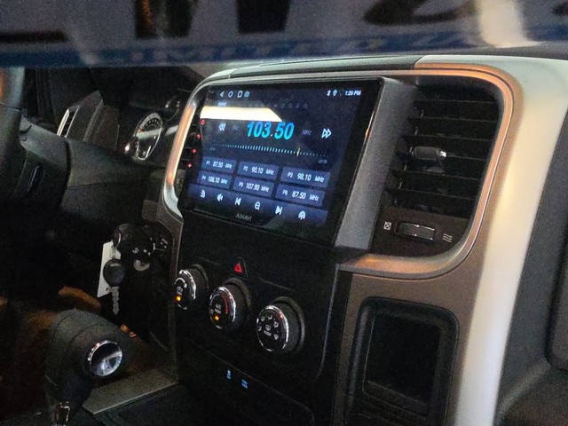 Ram 1500 Vehicle Full-screen Gallery Image 14