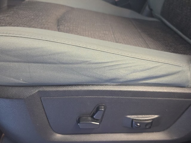 Ram 1500 Vehicle Full-screen Gallery Image 24