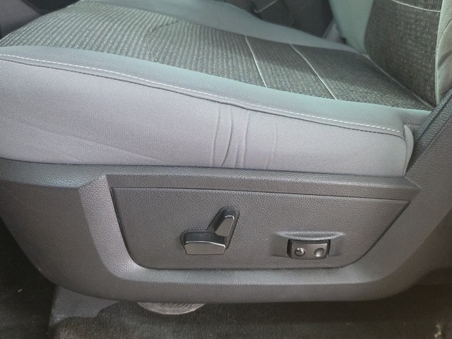 Ram 1500 Vehicle Full-screen Gallery Image 24
