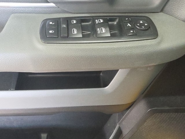Ram 1500 Vehicle Full-screen Gallery Image 25