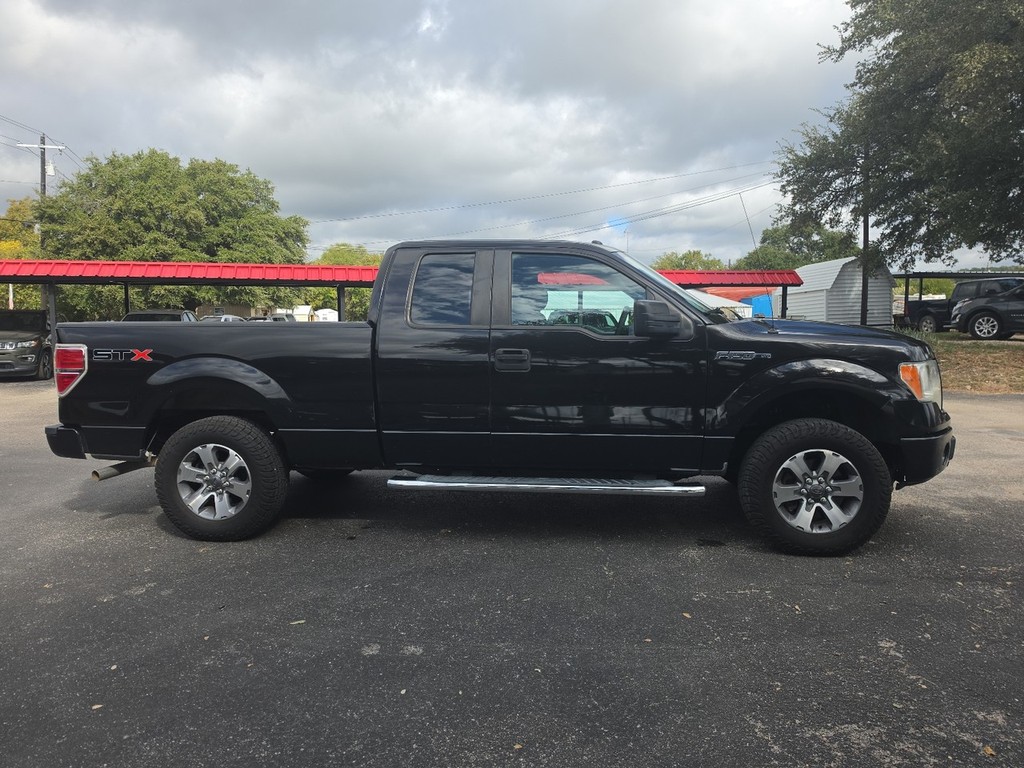 Ford F-150 Vehicle Full-screen Gallery Image 2