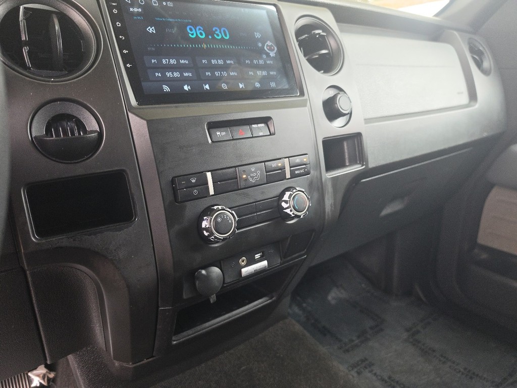Ford F-150 Vehicle Full-screen Gallery Image 14