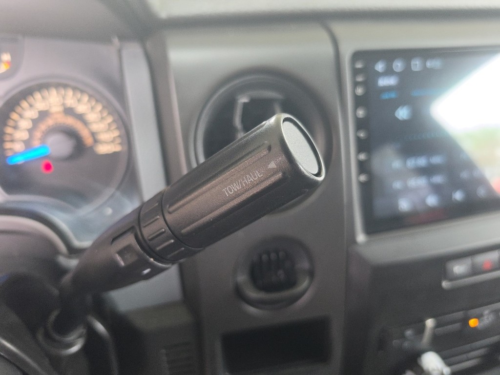 Ford F-150 Vehicle Full-screen Gallery Image 17