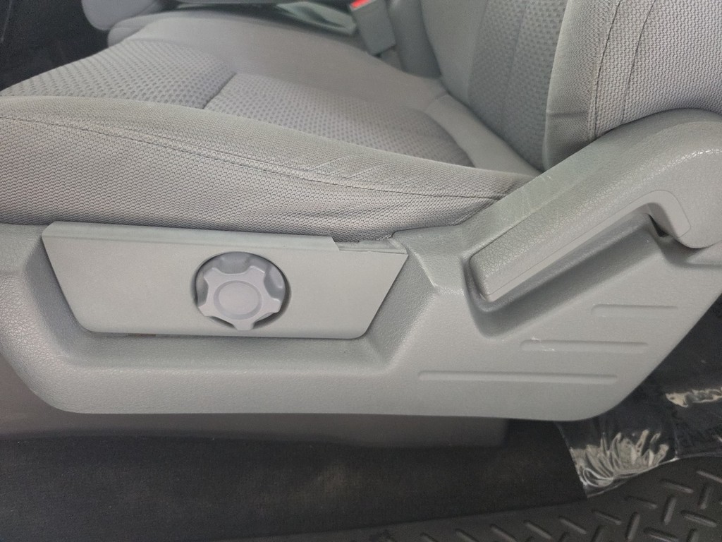 Ford F-150 Vehicle Full-screen Gallery Image 24