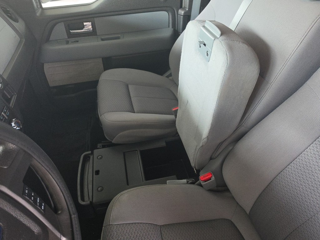 Ford F-150 Vehicle Full-screen Gallery Image 32