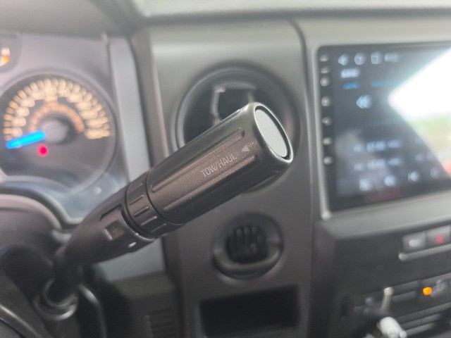 Ford F-150 Vehicle Full-screen Gallery Image 17