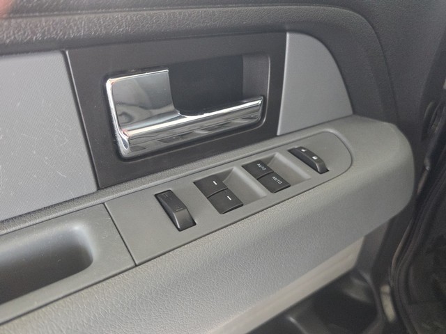 Ford F-150 Vehicle Full-screen Gallery Image 25