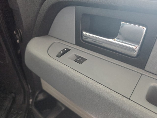 Ford F-150 Vehicle Full-screen Gallery Image 26