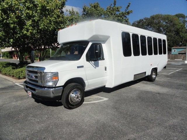 Diamond Coach VIP2800 Vehicle Image 01