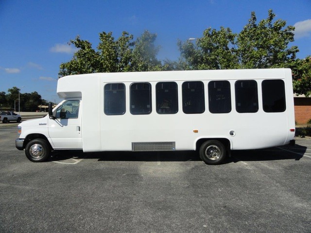 Diamond Coach VIP2800 Vehicle Image 02