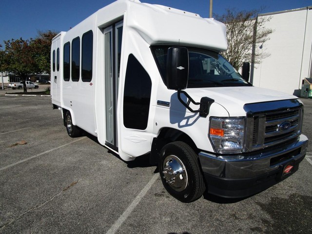 Diamond Coach VIP 2200 Vehicle Image 03