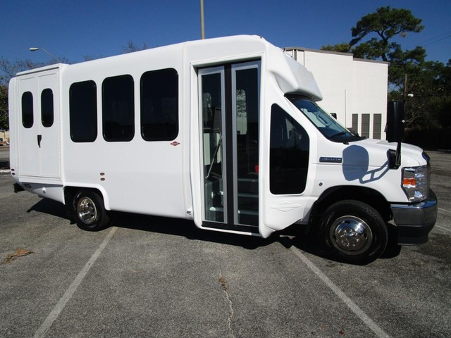 Diamond Coach VIP 2200 Vehicle Image 04