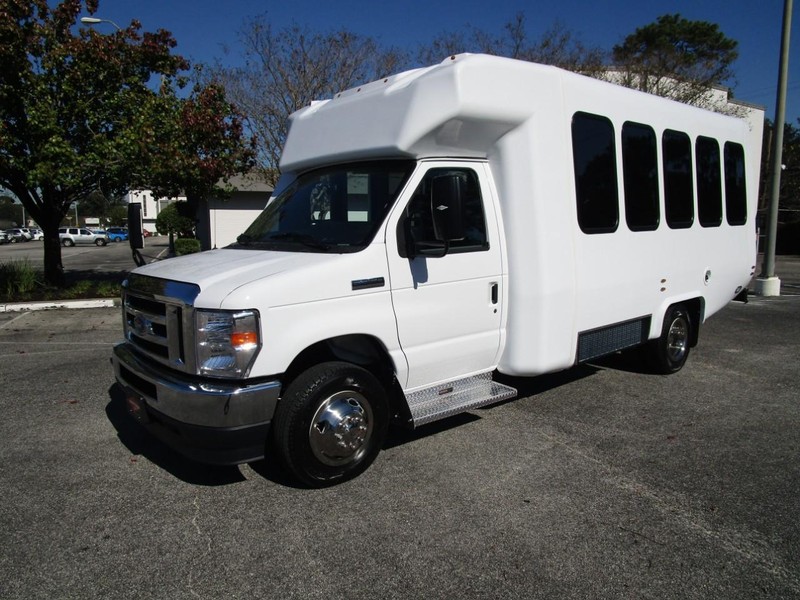 Diamond Coach VIP 2200 Vehicle Image 01