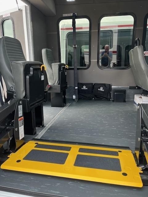 Diamond Coach VIP 2200PT Vehicle Image 12
