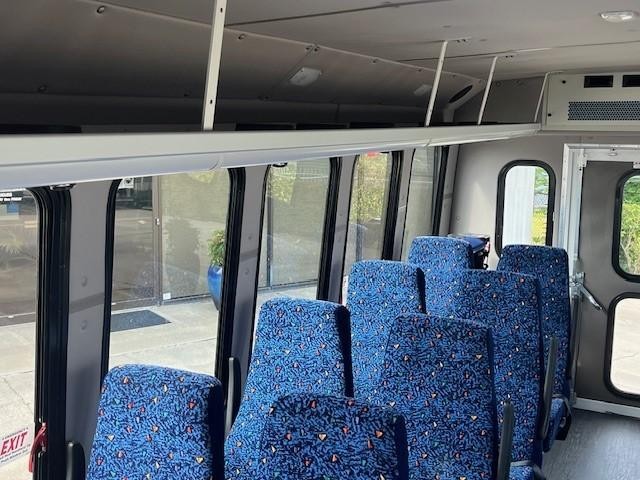 Diamond Coach VIP 2500 Vehicle Image 24