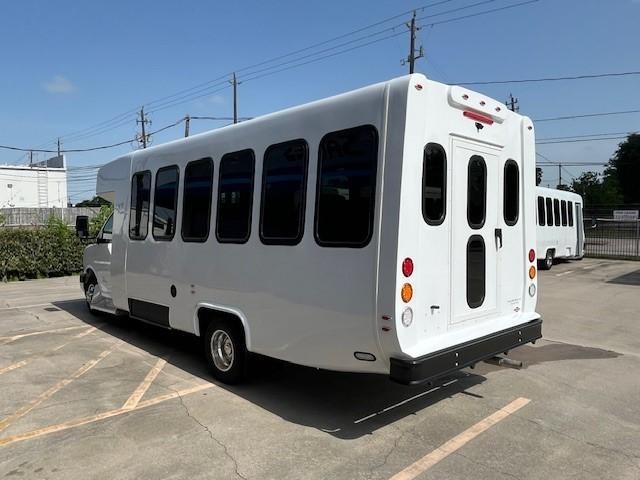 Diamond Coach VIP 2500 Vehicle Image 08