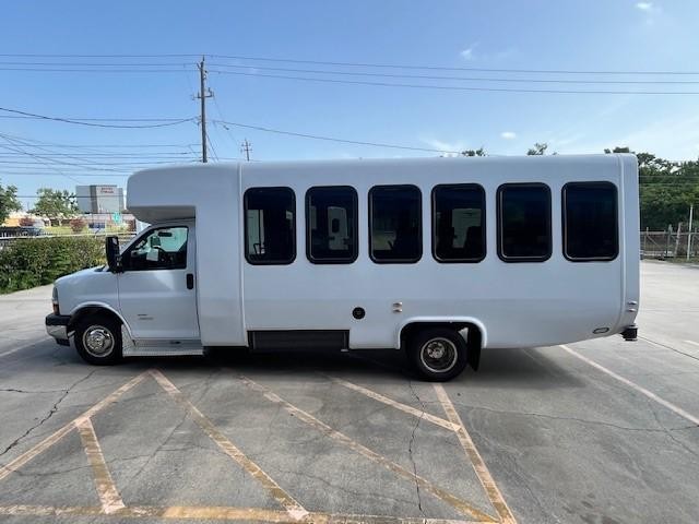 Diamond Coach VIP 2500 Vehicle Image 09