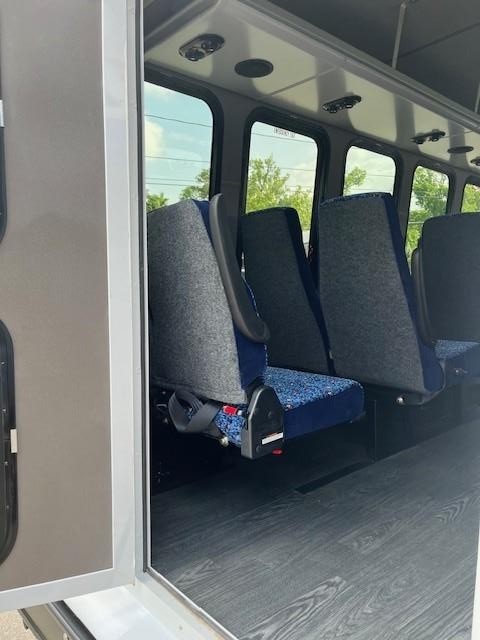 Diamond Coach VIP 2500 Vehicle Image 30