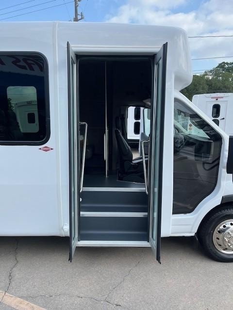 Diamond Coach TR 2200PT Vehicle Image 07
