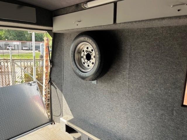 Parts/Accessories Other Vehicle Image 15