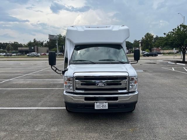 Diamond Coach VIP 2200 Vehicle Image 03