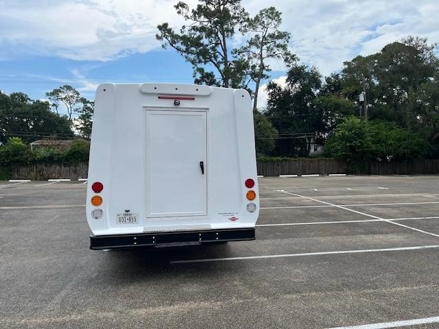 Diamond Coach VIP 2200 Vehicle Image 06