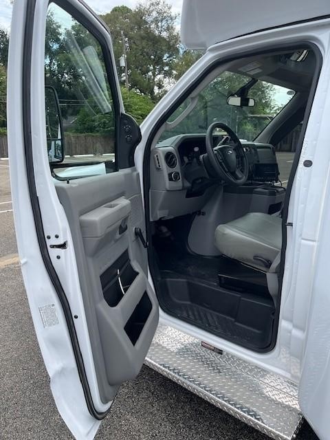 Diamond Coach VIP 2200 Vehicle Image 09